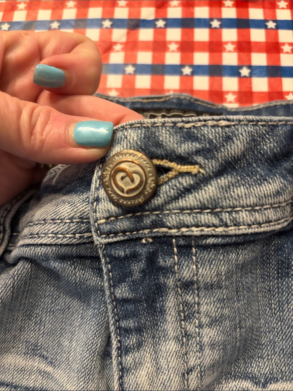 Women’s Super Cute Size 32 Shyanne denim shorts - Picture 8 of 10